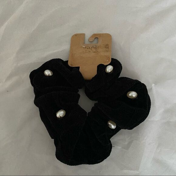 Berry Scrunchie Hair Tie Large Pearl Beaded Black Casual Neutral Trendy Accessor - Picture 3 of 7